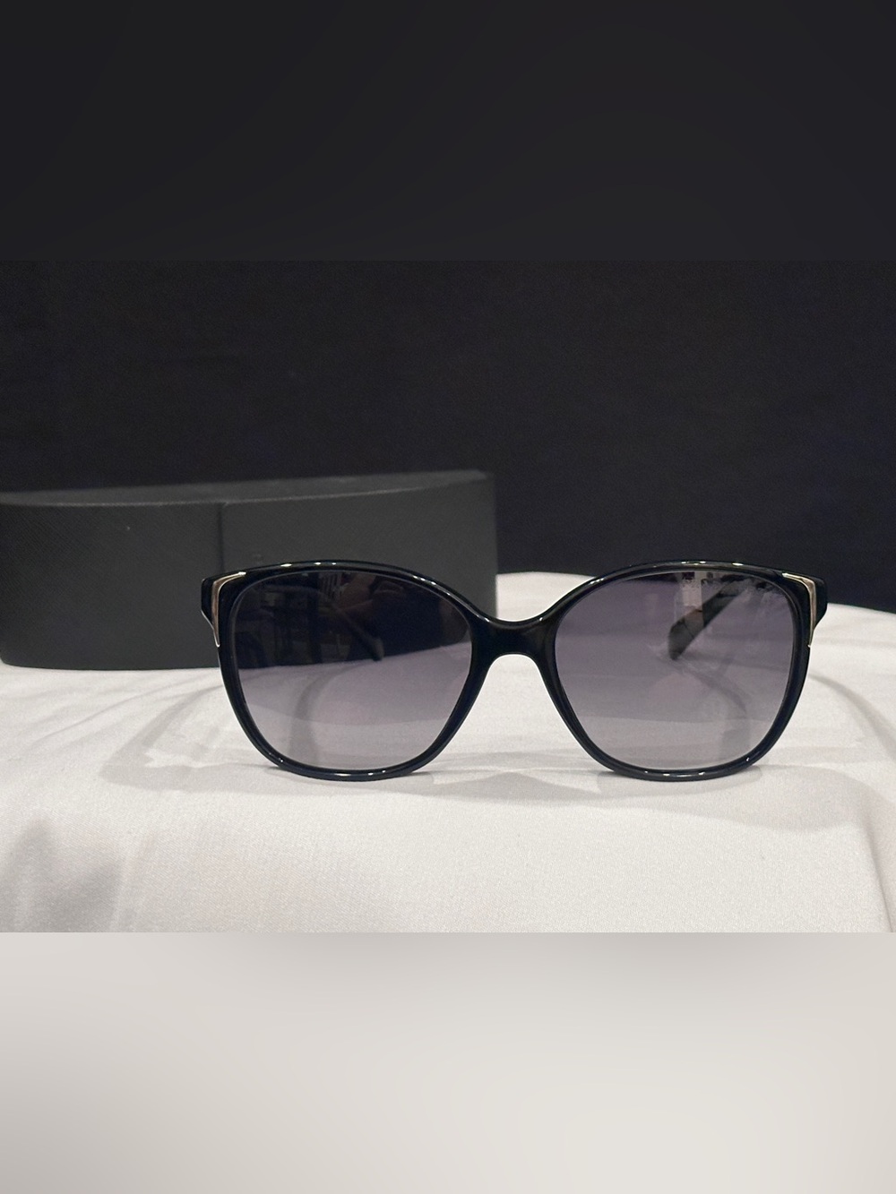 Prada Black polorized Cat-Eye Women's Sunglasses with Gradient Lenses